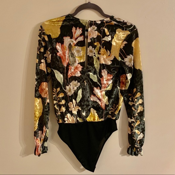 🌿EUC Zara Floral Palm Green Velour Bodysuit Sm🌿 - Picture 3 of 5